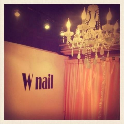 W nail