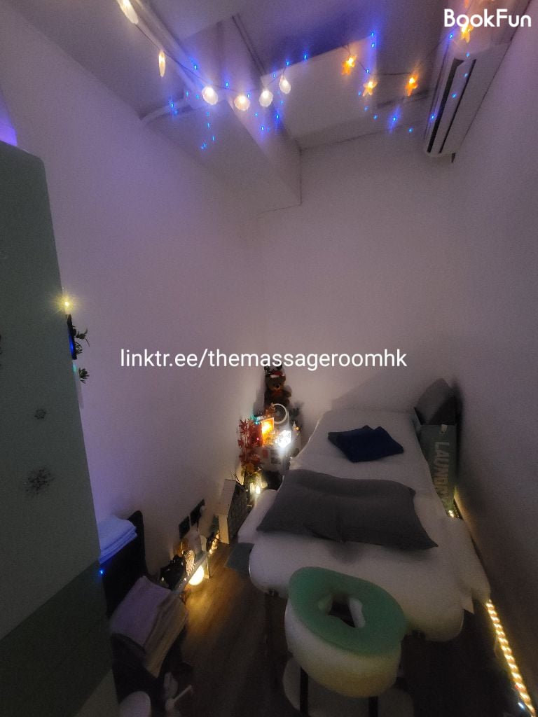 Male massage therapist born in Hong Kong (13 yrs exp in Sydney & HK) for male clients only + male embodied massage experience.
Kwun Tong private studio close to MTR Station & outcalls.
Enquiries welcome via chat Apps (link shown on profile photo).